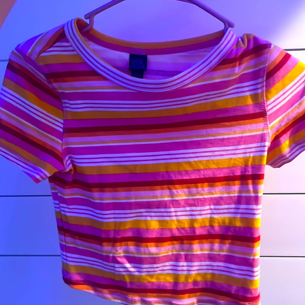 Orange, Pink, Red, Yellow Top. The brand is Wild Fable and it’s a XS!